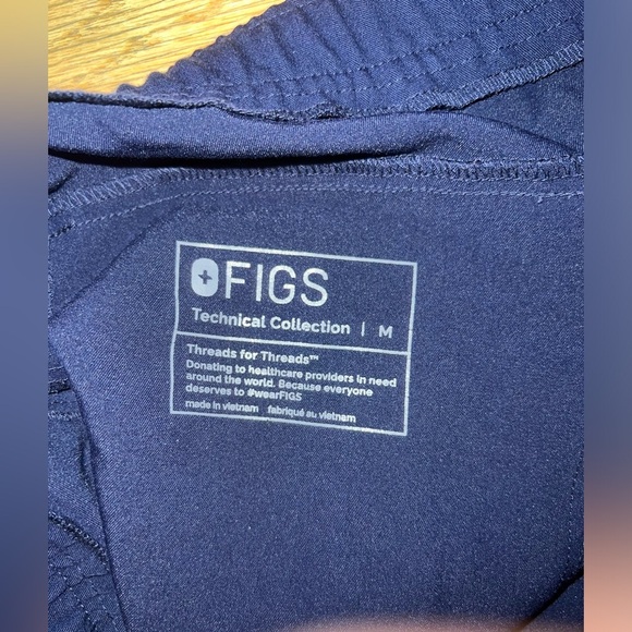 FIGS Slim Scrub Set, Medium (Leon Three Pocket Scrub Rop + Tansen Jogger). - Picture 4 of 5